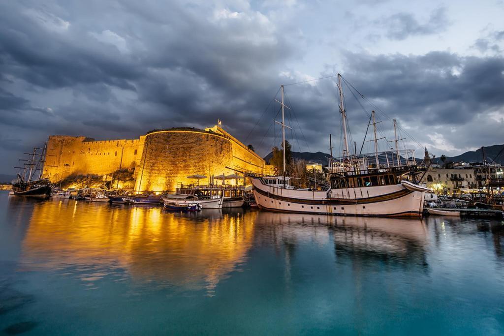 Aquamarine Luxury Residence Kerýnia Eksteriør bilde